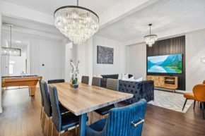 Luxury Vacation Home Near Lake Pool Table